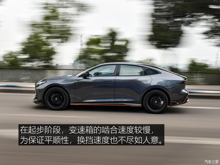 長(zhǎng)安汽車(chē) 長(zhǎng)安UNI-V 2022款 運(yùn)動(dòng)版