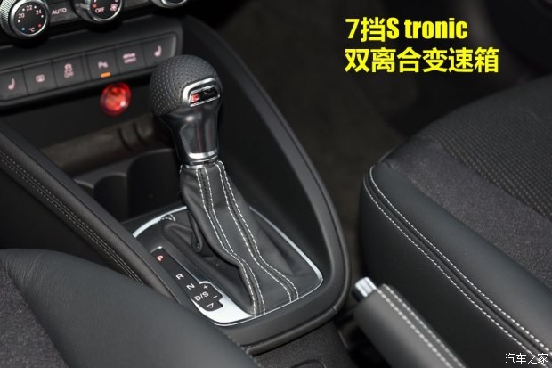 奧迪(進(jìn)口) 奧迪A1 2016款 30 TFSI Sportback S Line運(yùn)動(dòng)版