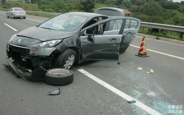 高速突遇前車急剎車怎么辦 唯一的保命辦法