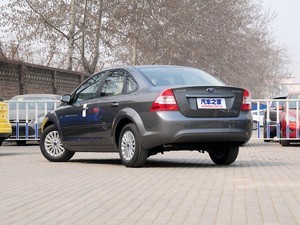 長(zhǎng)安福特 ?？怂?2013款 三廂經(jīng)典 1.8L MT時(shí)尚型