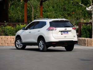 東風(fēng)日產(chǎn) 奇駿 2014款 2.0L CVT舒適版 2WD