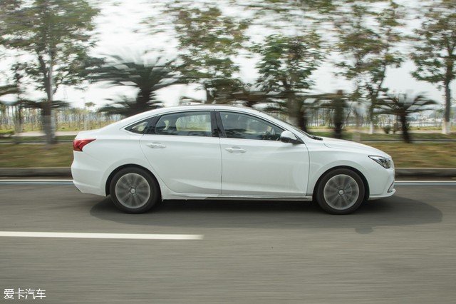 長(zhǎng)安乘用車2018款睿騁CC