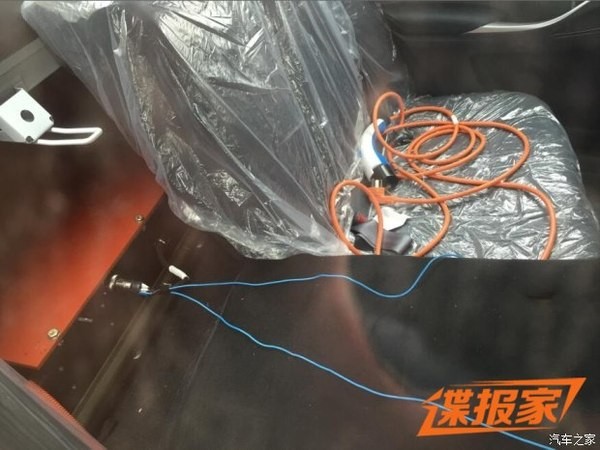 眾泰Z300電動版測試車曝光 或年內(nèi)發(fā)布