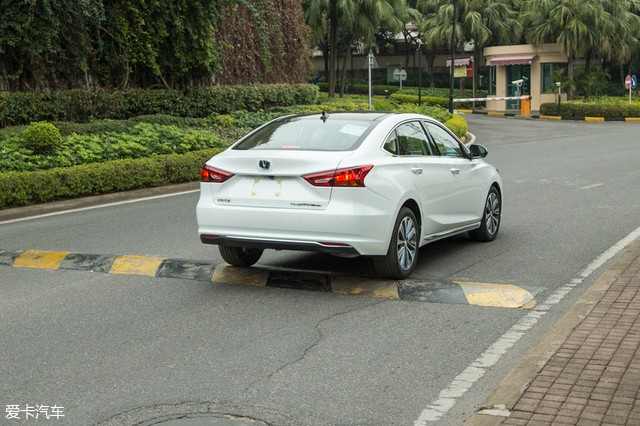 長安乘用車2018款睿騁CC