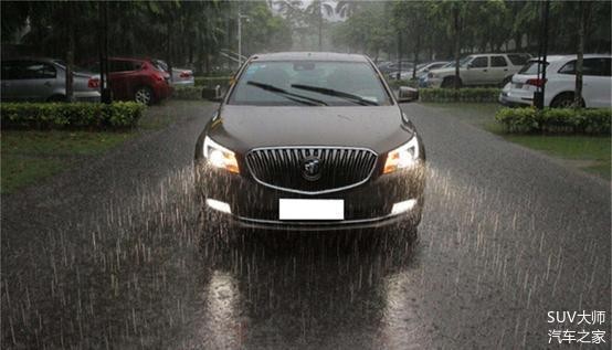 暴雨天開車要注意什么 做好這4點 安全有保障